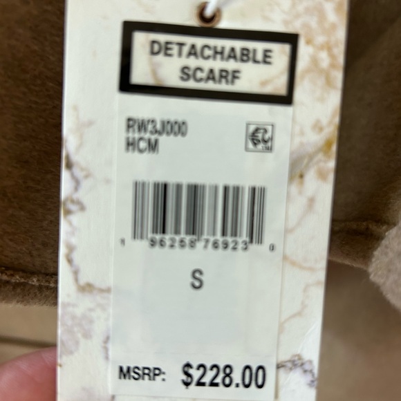 Gorgeous OVERSIZED new coat with detachable scarf NEW WITH TAGS Coat!! - Picture 2 of 7